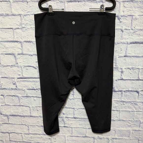 Lululemon Wunder Train High-Rise Crop 23"
Black (First Release) size 18 - Picture 2 of 11
